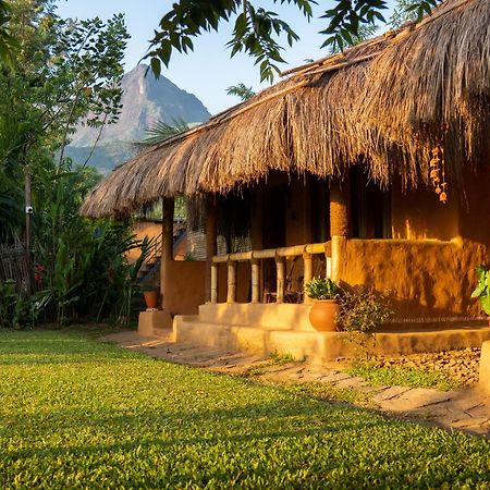 The Mudhouse Marayoor Hotel Munnar Bagian luar foto