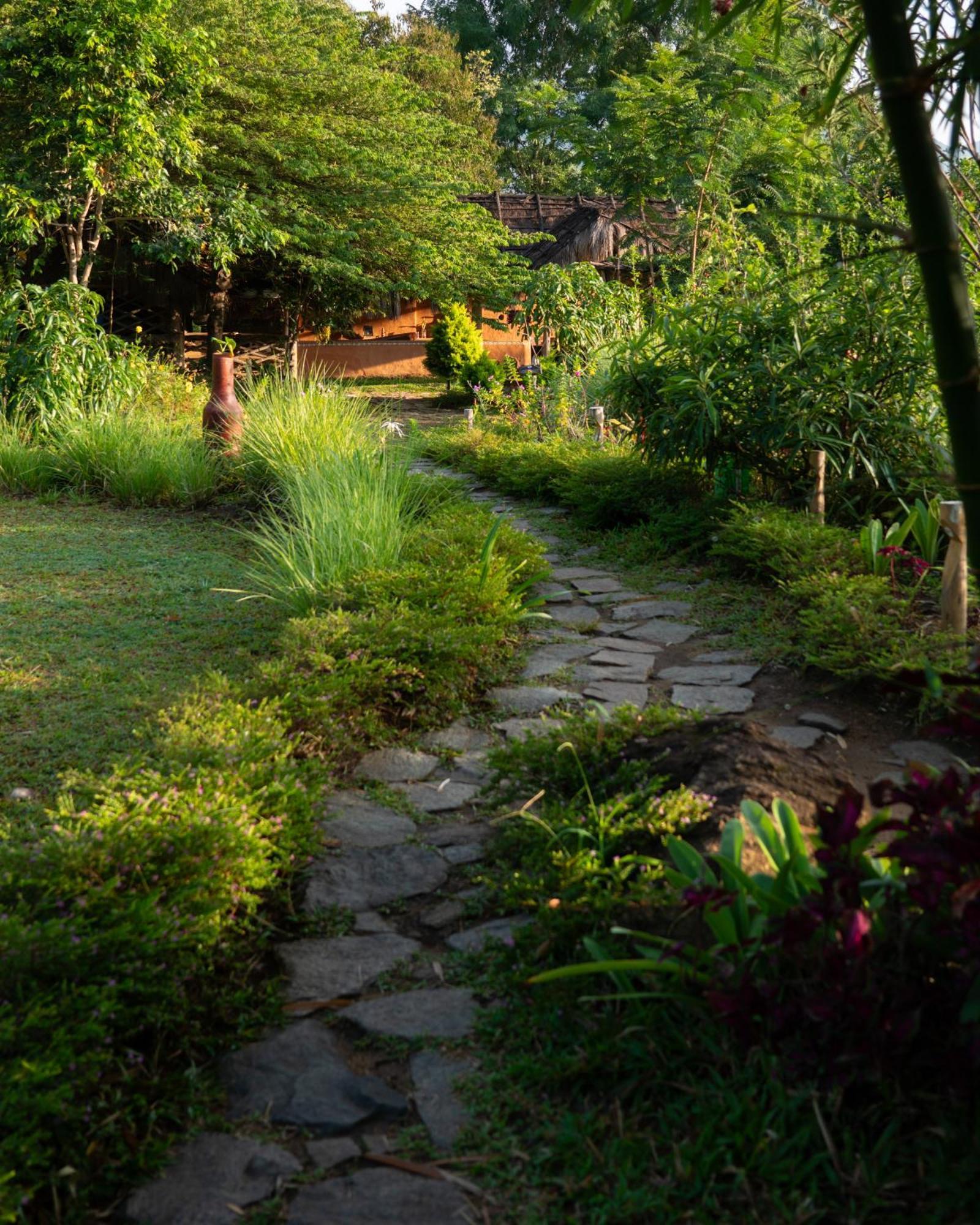The Mudhouse Marayoor Hotel Munnar Bagian luar foto
